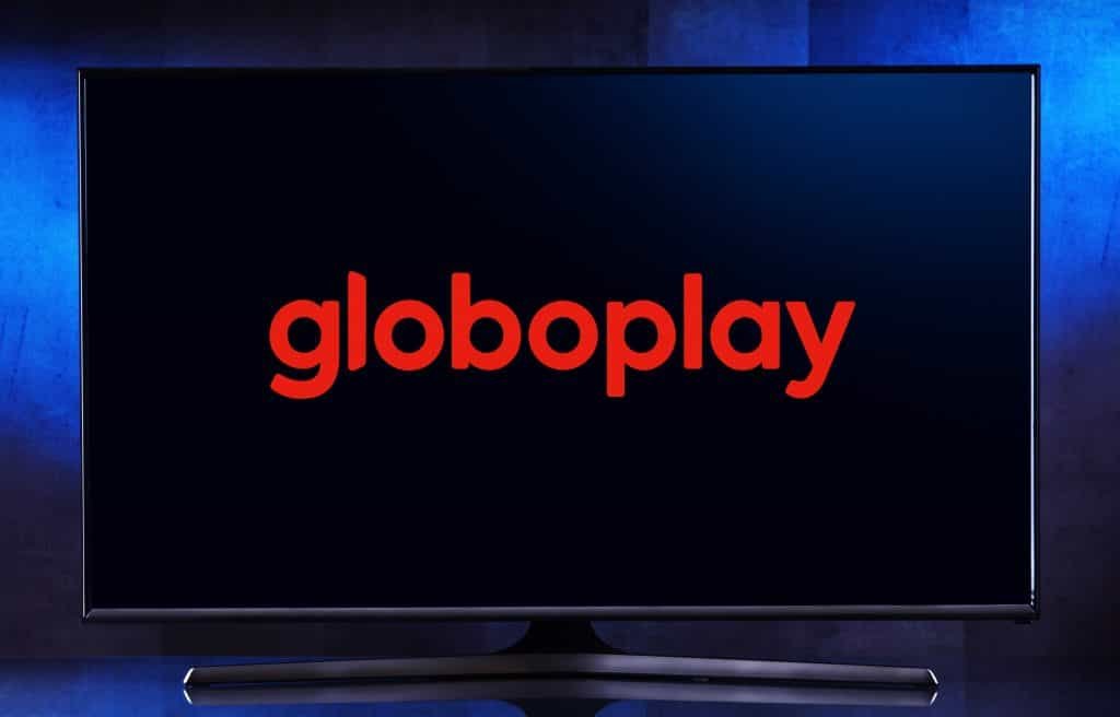 Logo da Globoplay em uma televisão