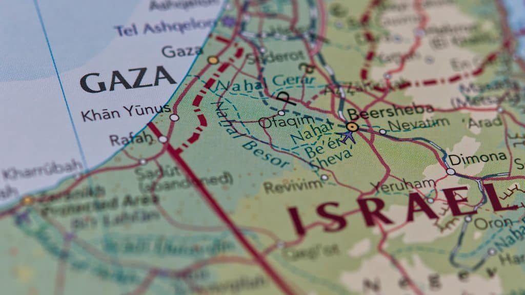 Israel e Faixa de Gaza na Palestina destacados em mapa