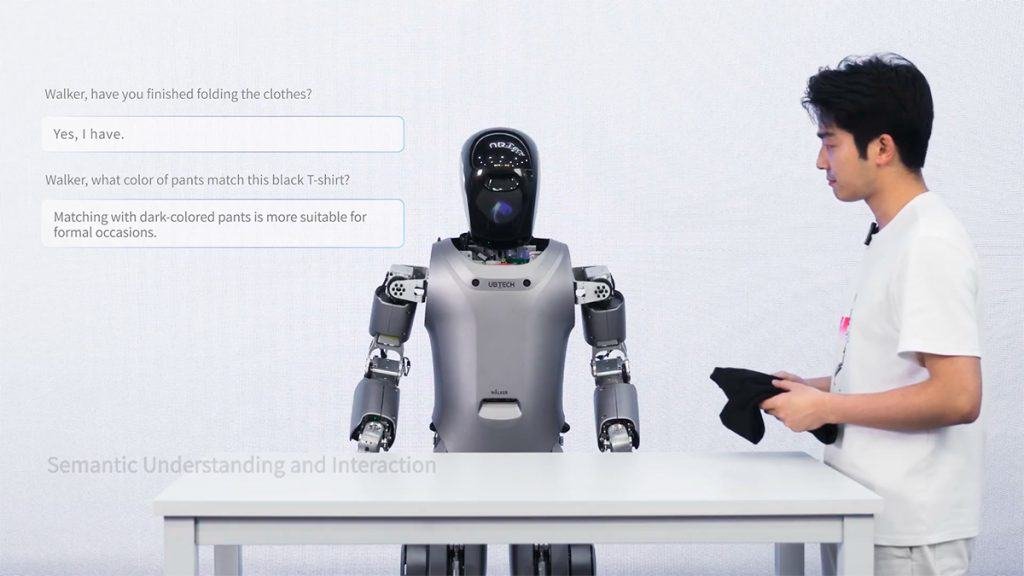 Captura de tela de vídeo demonstrativo de robô humanoide com IA da Baidu