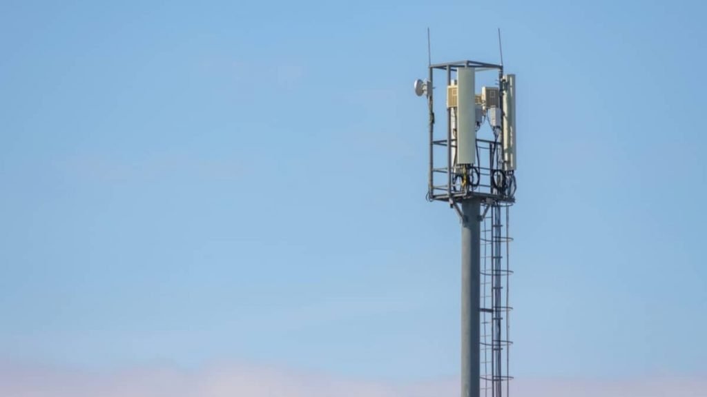 Torre com antena 5G