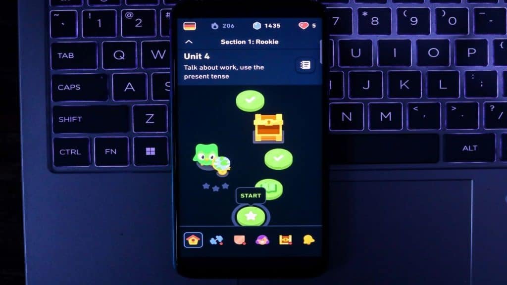 Imagem da interface do app Duolingo em um celular